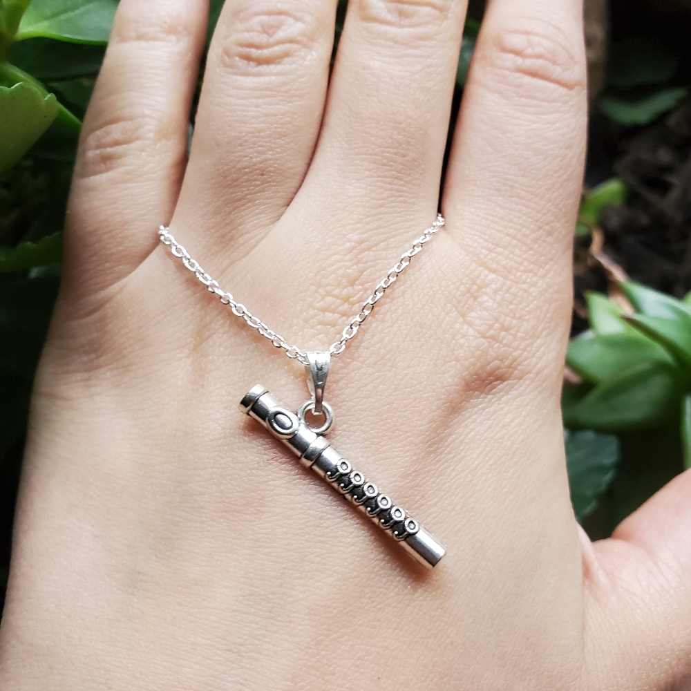 NWOT Adorable Tibetan Silver Flute Necklace